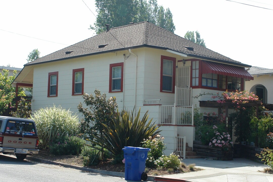 554 Liberty St in El Cerrito, CA - Foto de edificio