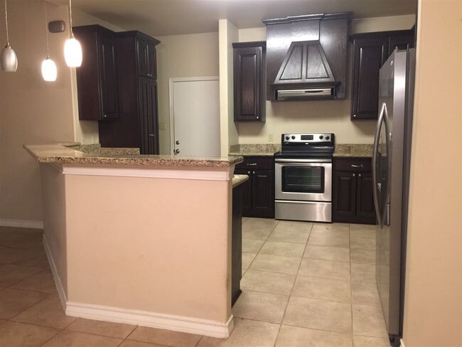 608 Waxwing Cedar Drive in Laredo, TX - Building Photo - Building Photo