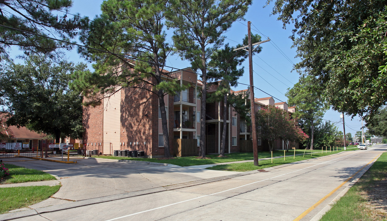 The Courtyard Apartments in Gretna, LA - Building Photo