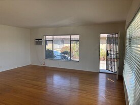 215 S Baldwin Ave in Arcadia, CA - Building Photo