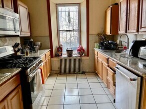 688 Parker St, Unit 2 in Boston, MA - Foto de edificio - Building Photo