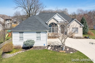 2587 Pine Dunes Dr SW in Wyoming, MI - Building Photo