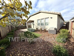 12256 Alamosa Dr in Rancho Cordova, CA - Building Photo - Building Photo