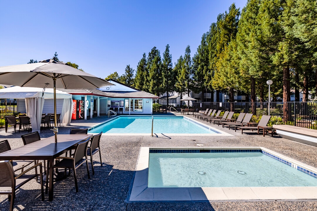 Country Brook Rental Condos in San Ramon, CA - Foto de edificio
