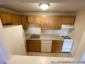 34 Gardner St, Unit 5 in Boston, MA - Building Photo