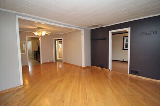 5126 SE Monroe St in Milwaukie, OR - Building Photo - Building Photo