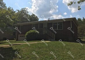 3206 Bayless Dr SW in Huntsville, AL - Building Photo