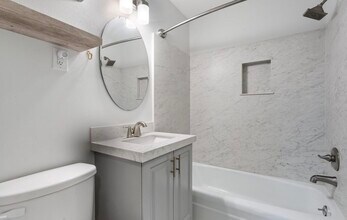 851 Vestavia Villa Ct, Unit A in Vestavia, AL - Building Photo - Building Photo