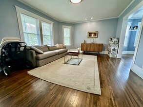 2 Priscilla Rd, Unit 1 in Boston, MA - Foto de edificio - Building Photo