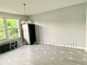 822 Collins St in Pittsburgh, PA - Building Photo - Building Photo
