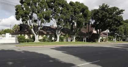 Orange View Villas in Anaheim, CA - Foto de edificio - Building Photo