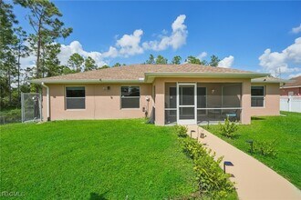 940 Belmont St E in Lehigh Acres, FL - Foto de edificio - Building Photo