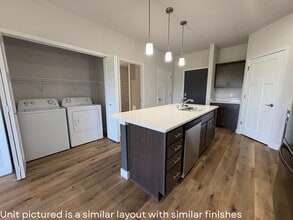 Jamestown Quarry Apartments in Fitchburg, WI - Building Photo - Building Photo