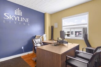 Town & Country Apartments in Welland, ON - Building Photo - Building Photo