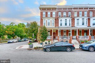 2200 Brookfield Ave in Baltimore, MD - Building Photo