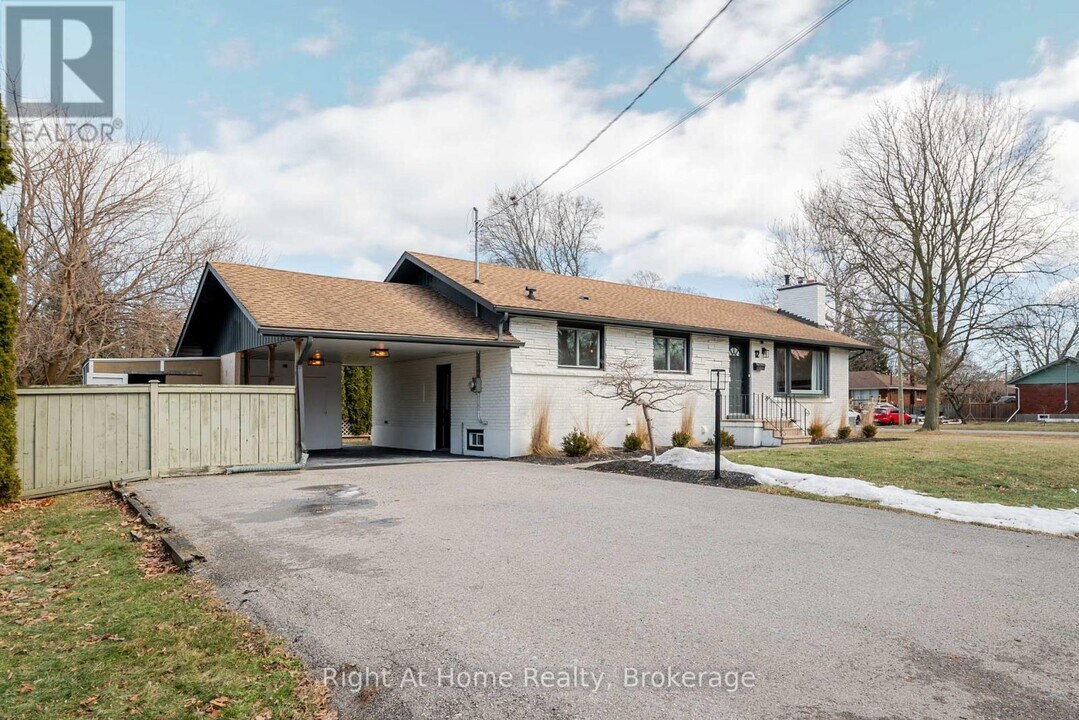 12 Northwood Dr in St Catharines, ON - Building Photo