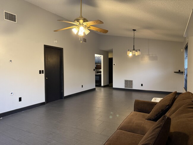 1389 Pines Ln in West Palm Beach, FL - Building Photo - Building Photo