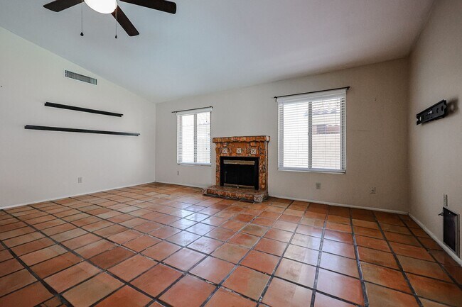124 W Myrna Ln in Tempe, AZ - Foto de edificio - Building Photo