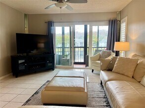 1151 Pine Ridge Cir W in Tarpon Springs, FL - Building Photo - Building Photo