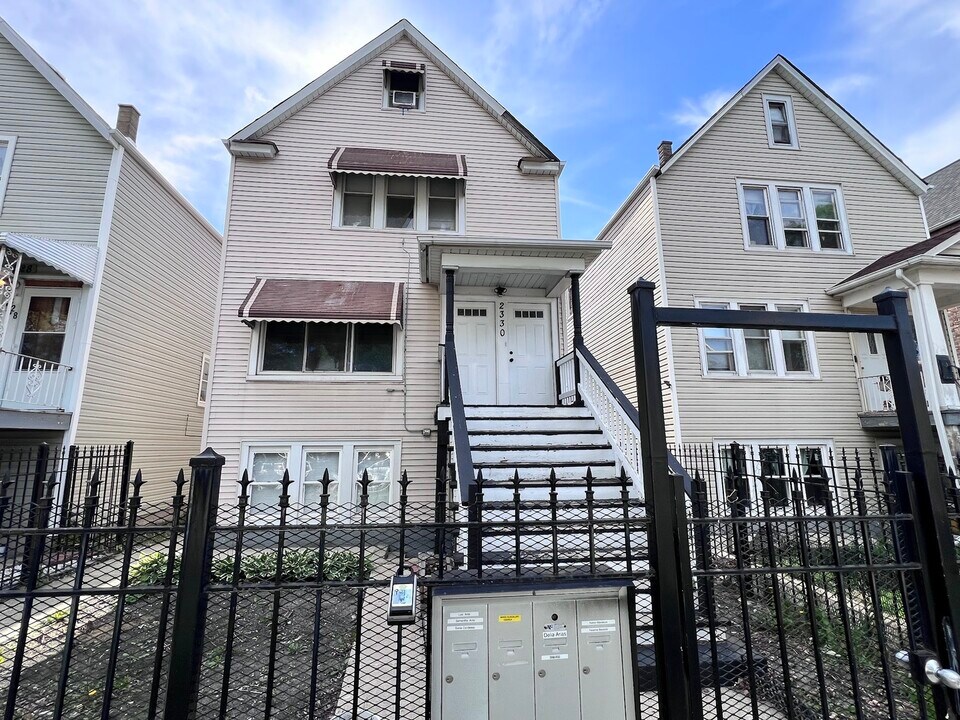 2330 N Lockwood Ave in Chicago, IL - Building Photo