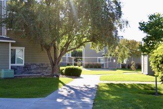 Sun River Apartments in Salt Lake City, UT - Building Photo - Building Photo