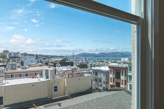 1555 Hyde St in San Francisco, CA - Building Photo - Building Photo