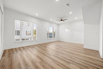 14116 Faith Frst Dr in Houston, TX - Foto de edificio - Building Photo