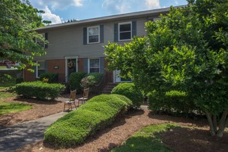 Delane Glen Apartments in Charlotte, NC - Building Photo - Building Photo