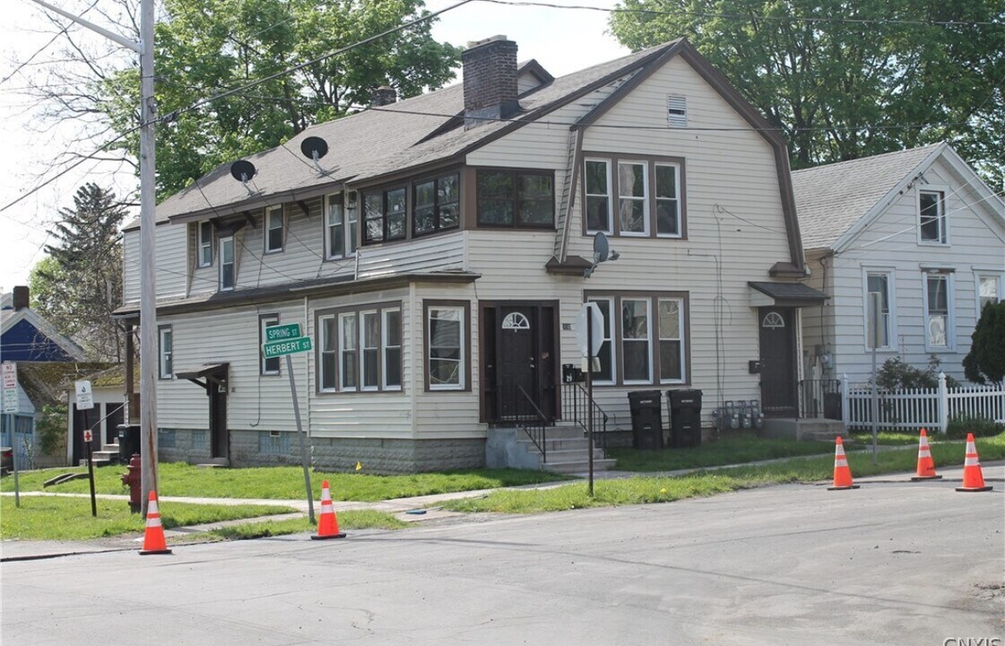 110 Herbert St in Syracuse, NY - Building Photo