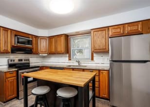 2073 Ridgemont Rd in Grosse Pointe Woods, MI - Foto de edificio - Building Photo