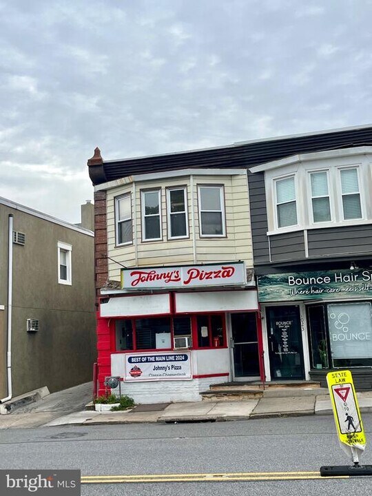 1025 W Lancaster Ave in Bryn Mawr, PA - Building Photo
