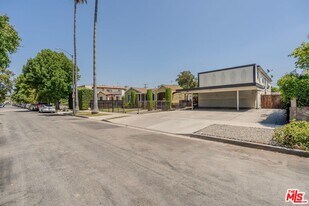 2210 S Sycamore Ave in Los Angeles, CA - Building Photo