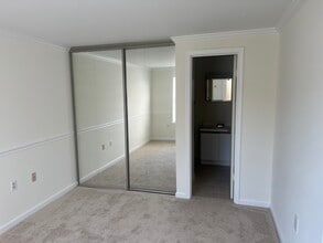 4351 Pembrook Village Dr in Alexandria, VA - Building Photo - Building Photo