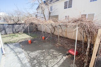 22 Murdock St, Unit 2 in Somerville, MA - Building Photo - Building Photo