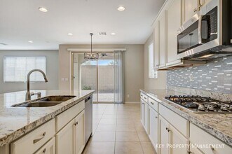 10001 Desert Bighorn Ct in Las Vegas, NV - Building Photo - Building Photo