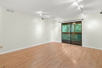 1905 Abbey Cir in Asheville, NC - Building Photo - Building Photo