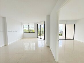 1865 Brickell Ave, Unit A404 in Miami, FL - Building Photo - Building Photo