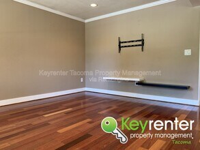 1355 E 44th St in Tacoma, WA - Building Photo - Building Photo