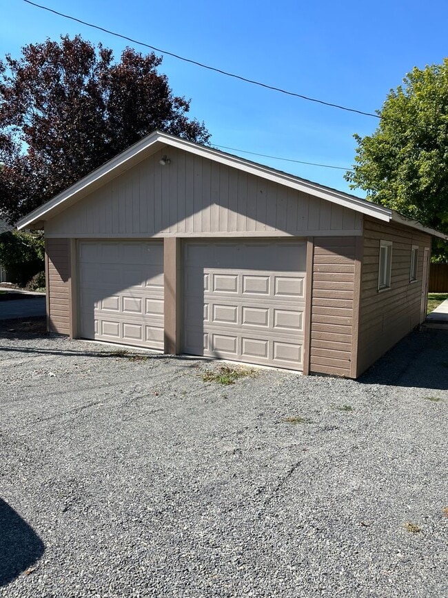 2344 Nile St in Klamath Falls, OR - Building Photo - Building Photo