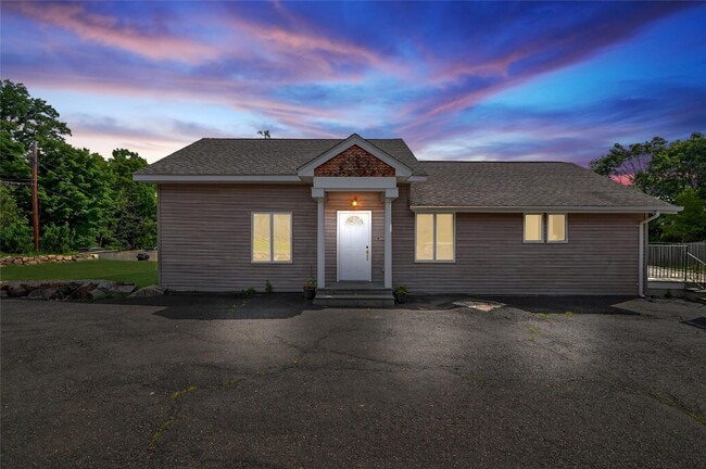 property at 462 N Liberty Dr