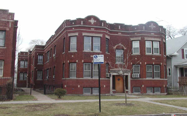 5905-5911 W Huron St in Chicago, IL - Building Photo