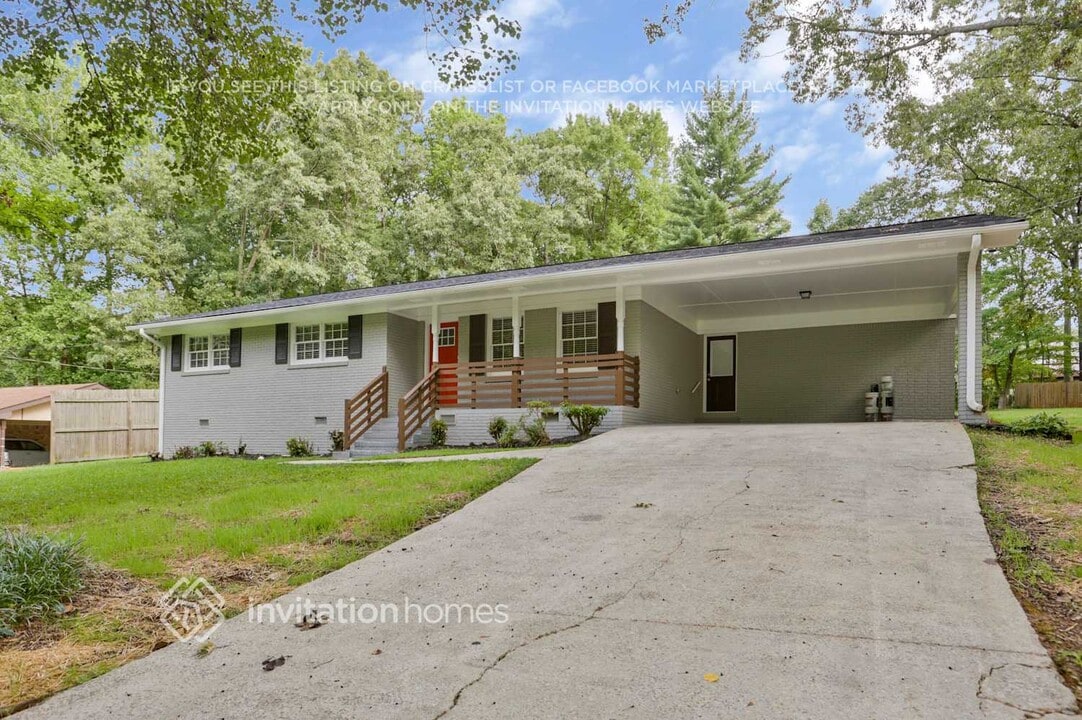 1732 Virginia Cir in Mableton, GA - Building Photo