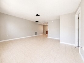 5459-5461 Eleventh Ave in Ft. Myers, FL - Building Photo