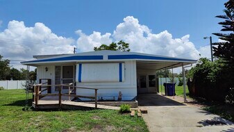 5 John F Kennedy St in Dunedin, FL - Building Photo