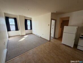 277 N Main St in Winchester, CT - Building Photo - Building Photo