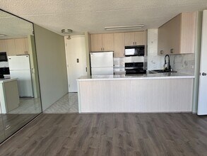411 Hobron Ln, Unit 3104 in Honolulu, HI - Building Photo - Building Photo