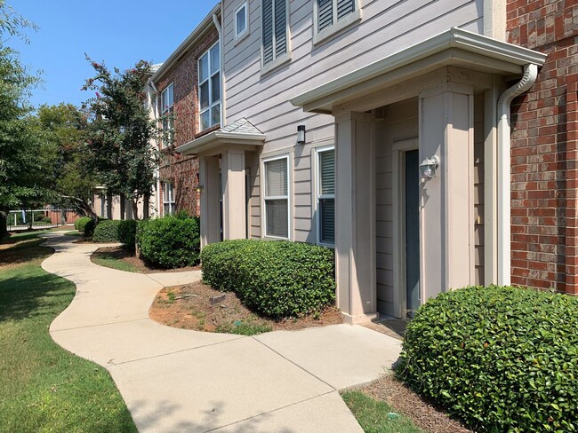 Crimson Place - 3 Bedroom Townhouse(s) in Tuscaloosa, AL - Building Photo - Interior Photo