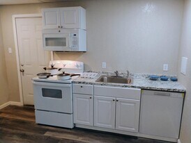 1704 Commercial Ave, Unit 1 in Anson, TX - Building Photo