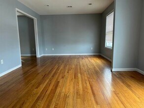 468 John F. Kennedy Blvd, Unit 2 in Bayonne, NJ - Foto de edificio - Building Photo