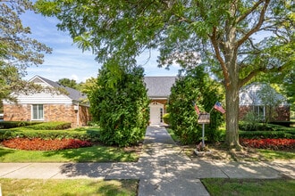 Apple Ridge Apartments - Livonia, MI in Livonia, MI - Building Photo - Building Photo